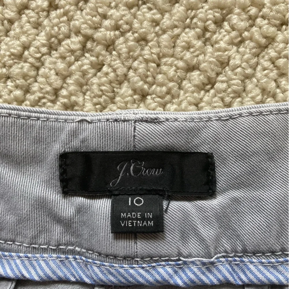 J. Crew Women’s Chino Shorts Stone Grey Bottoms Size 10 Preppy EUC